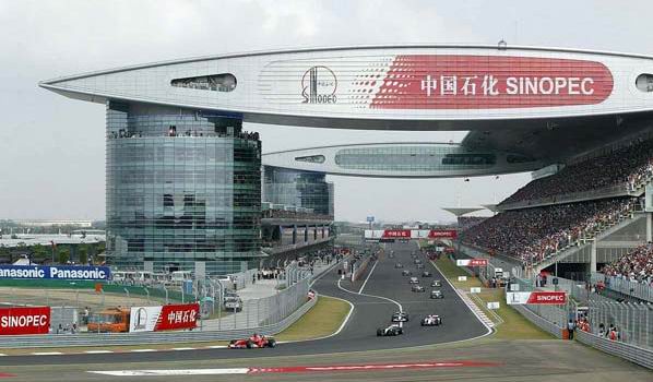 O MODERNISSIMO AUTODROMO DE SHANGAI - FOTO: 26.09.2004