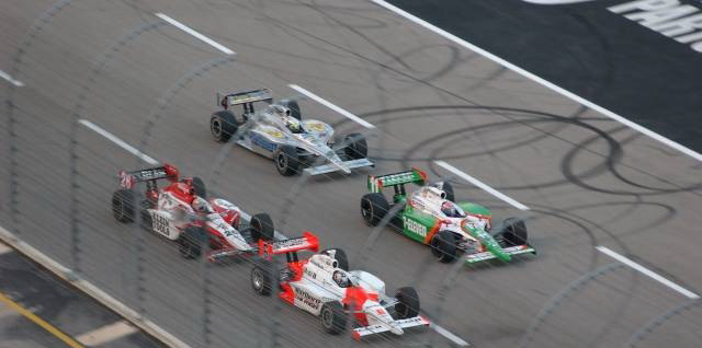 SAM HORNISH JR., TONY KANAAN, DAN WHELDON E TOMAS SCHECKTER TRAVARAM BELA DISPUTA - FOTO: 12.06.2005