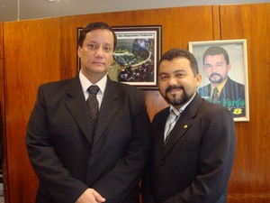 DEPUTADO CL�BER VERDE RECEBE OS CUMPRIMENTOS DESTE EDITOR PELOS RELEVANTES TRABALHOS REALIZADOS EM PROL DOS APOSENTADOS E PENSIONISTAS