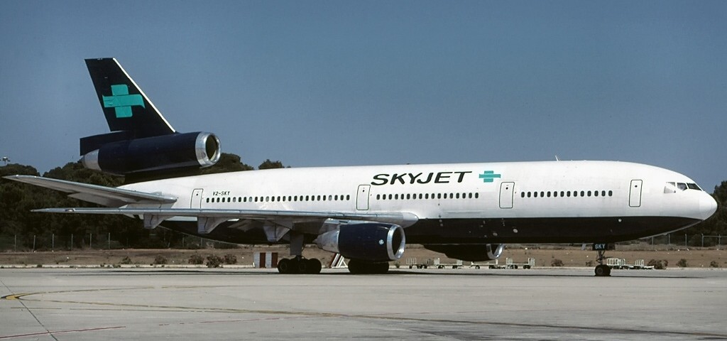 DC-10/15 DA EMPRESA HOLANDESA SKYJET, PREFIXO V2-SKY, AQUI FOTOGRAFADO EM PALMA DE MALLORCA (ESPANHA), EM JUNHO DE 1989.