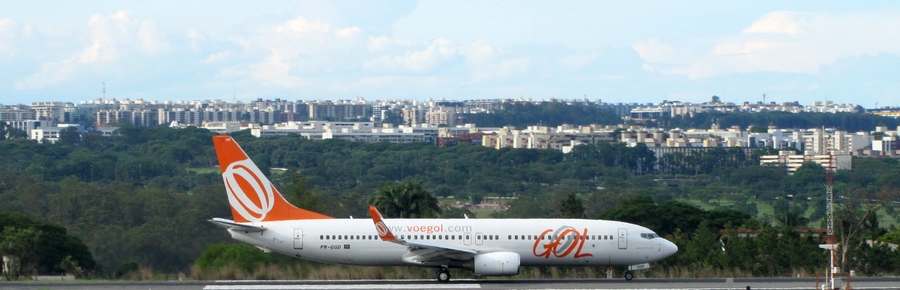 Boeing 737.800 da Gol preparando para decolagem no Aeroporto de Brasília - FOTO/CRÉDITO: Fernando Toscano (www.portalbrasil.net)