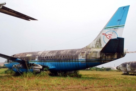 Boeing 737.200 abandonado no Aeroporto de Lagos (Nigria)