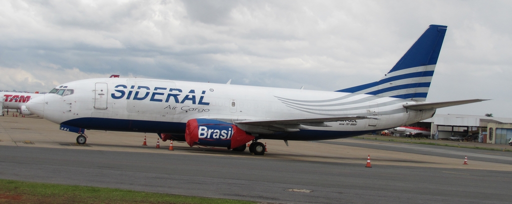 BOEING 737.300SF, CARGUEIRO, PREFIXO PR-SDL, FOTOGRAFADO NO AEROPORTO INTERNACIONAL JUSCELINO KUBITSCHEK, EM BRASÍLIA, EM 25.03.2016 (FOTO/CRÉDITO: FERNANDO TOSCANO, PORTAL BRASIL)