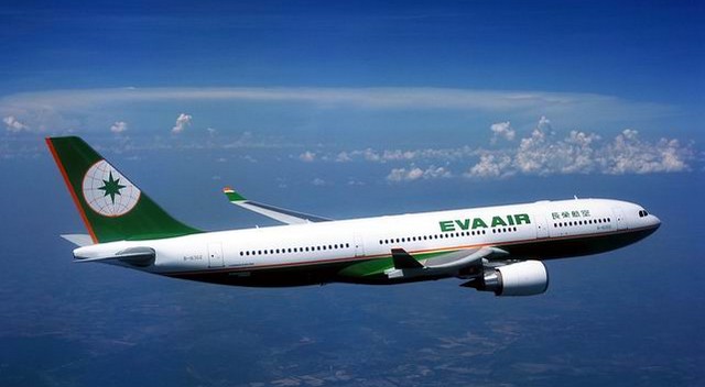 A Eva Air adquiriu 10 Airbus A330 série 200 em junho de 2003 - foto da 1ª aeronave recebida (Jun/2003)