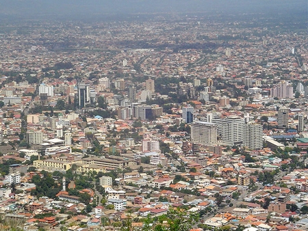 Cochabamba (Bolívia) - FOTO/CRÉDITO: http://pt.wikipedia.org/wiki/Ficheiro:Cochabamba_1.JPG