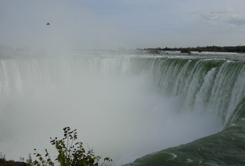 Cataratas de Niagara (Niagara Falls), divisa do Canadá com os Estados Unidos - FOTO/CRÉDITO: www.portalbrasil.net