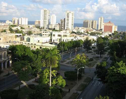 Havana (Cuba) - FONTE/CRÉDITO: http://pt.wikipedia.org/wiki/Ficheiro:CalleGy17.jpg