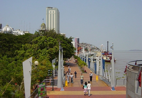 Guayaquil - FOTO/CRDITO: http://pt.wikipedia.org/wiki/Ficheiro:Guayaquil_Malecon2000.JPG