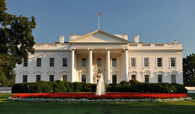 Casa Branca, sede do governo americano (Washington) - FOTO/CRÉDITO: http://pt.wikipedia.org/wiki/Ficheiro:White_House_Washington.JPG