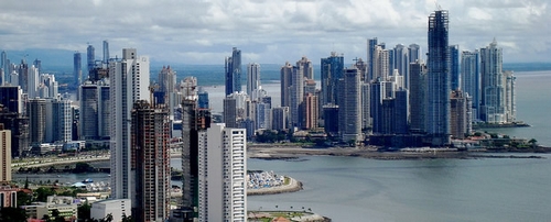 Novos e modernos edifícios são inaugurados diariamente na Cidade do Panamá - FOTO/CRÉDITO: http://www.malapronta.com.br/blog/2011/12/15/fotos-da-cidade-do-panama/