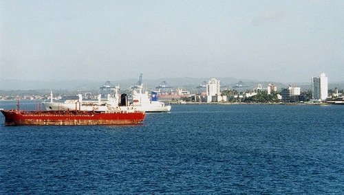 Colón é a 6ª maior cidade do país e possui o 2º porto mais movimentado do Panamá - FOTO/CRÉDITO: http://pt.wikipedia.org/wiki/Ficheiro:Bridge_of_the_Americas.jpg
