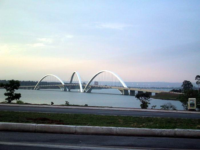 A terceira ponte - inaugurada em 2003 - é um marco da engenharia nacional, com diversos prêmios no exterior. Foto: Silas Batista (para o Portal Brasil).