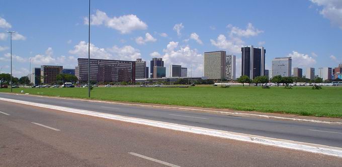 Brasilia - Setor Bancário Sul ao fundo (Foto: Portal Brasil)
