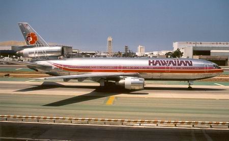 DC-10/10, prefixo N127AA da Hawaiian Air (arrendado da American Airlines), fotografado em Los Angeles, em 31.07.2001.