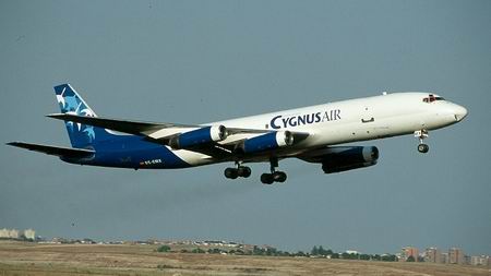 DC-8/62F, prefixo EC-CMX da cia. espanhola Cygnus Air Corporacion, em Madri (03.12.2000).