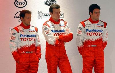 Os pilotos da Toyota para 2003 (Cristiano da Matta, Olivier Panis e Ricardo Zonta - piloto de testes principal)