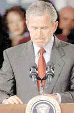 O Presidente George Bush, fala oficialmente sobre o acidente, numa escola na Flórida, onde ele estava naquele momento (www.portalbrasil.eti.br)