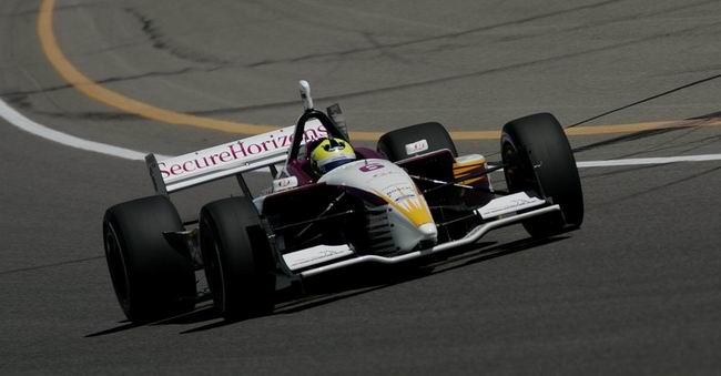 BRUNO JUNQUEIRA DISPUTA O TTULO COM SBASTIEN BOURDAIS, SEU COMPANHEIRO NA NEWMAN-HAAS - FOTO: 25.09.2004