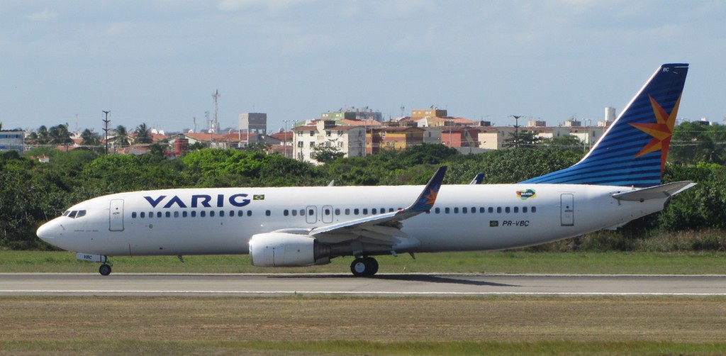 O BOEING 737.800 (SÉRIE 8ASW), PREFIXO PR-VBC, ENTROU EM SERVIÇO NA EMPRESA EM 10.11.2007 - AQUI FOTOGRAFADO, EM ARACAJU (SE), EM 14.03.2010, POR FERNANDO TOSCANO (PORTAL BRASIL). - TODOS OS DIREITOS RESERVADOS AO PORTAL BRASIL.
