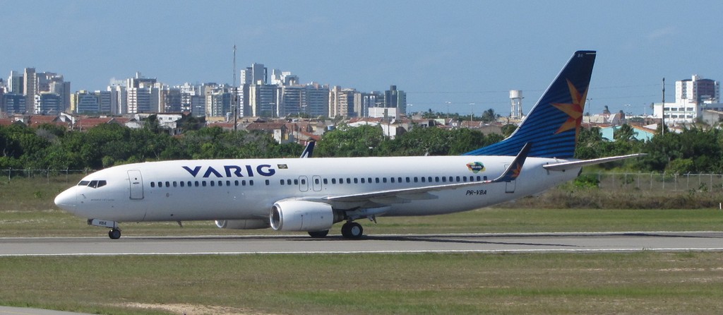 O BOEING 737.800, SRIE 8ASW, PP-VBA, ENTROU EM SERVIO, NA VARIG, EM 12.10.2007  E FOI TRANSFERIDO PARA A FROTA DA GOL EM FEVEREIRO/2011. NA FOTO, EM ARACAJU, EM 14.03.2010. (CRDITO: FERNANDO TOSCANO / PORTAL BRASIL). TODOS OS DIREITOS RESERVADOS.