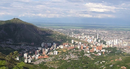 Vista parcial de Cali - FOTO/CRDITO: http://pt.wikipedia.org/wiki/Ficheiro:Cali-from-cristo-rey-2.jpg