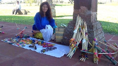 Artesanato Guarani - FOTO/CRDITO: http://pt.wikipedia.org/wiki/Ficheiro:CDE_Vista_Aerea.JPG