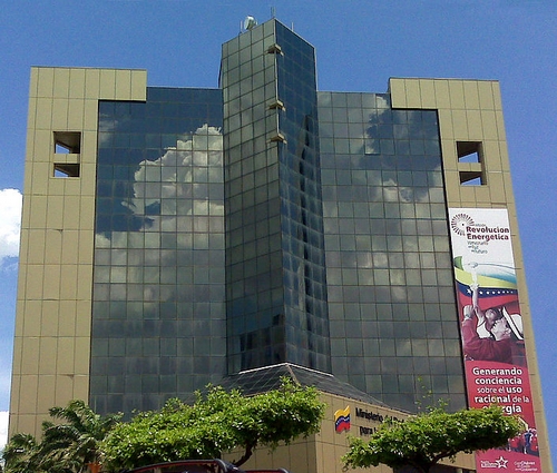 Edifcio-Sede da Petroleos de Venezuela (PDVSA), em Maracaibo - a maior empresa do pas. FONTE/CRDITO: http://pt.wikipedia.org/wiki/Ficheiro:Edificio_PDVSA_5_de_Julio.jpg
