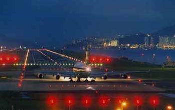 Boeing 747.200 decolando em Hong Kong (www.portalbrasil.net).