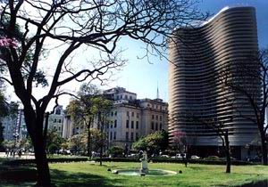 Belo Horizonte desfruta de grandes áreas verdes incorporadas ao seu centro urbano