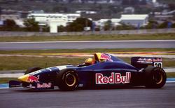 Enrique Bernoldi foi um dos bons pilotos que passaram pela categoria, rumo à fórmula 1 (www.portalbrasil.eti.br)
